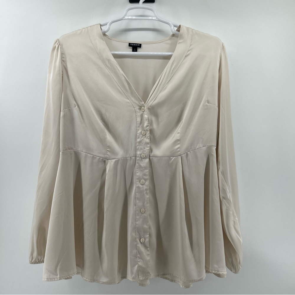Torrid Satin Blouse Shirt Top Tunic Women’s 2 Ivory Satin Peplum Holiday Fairy